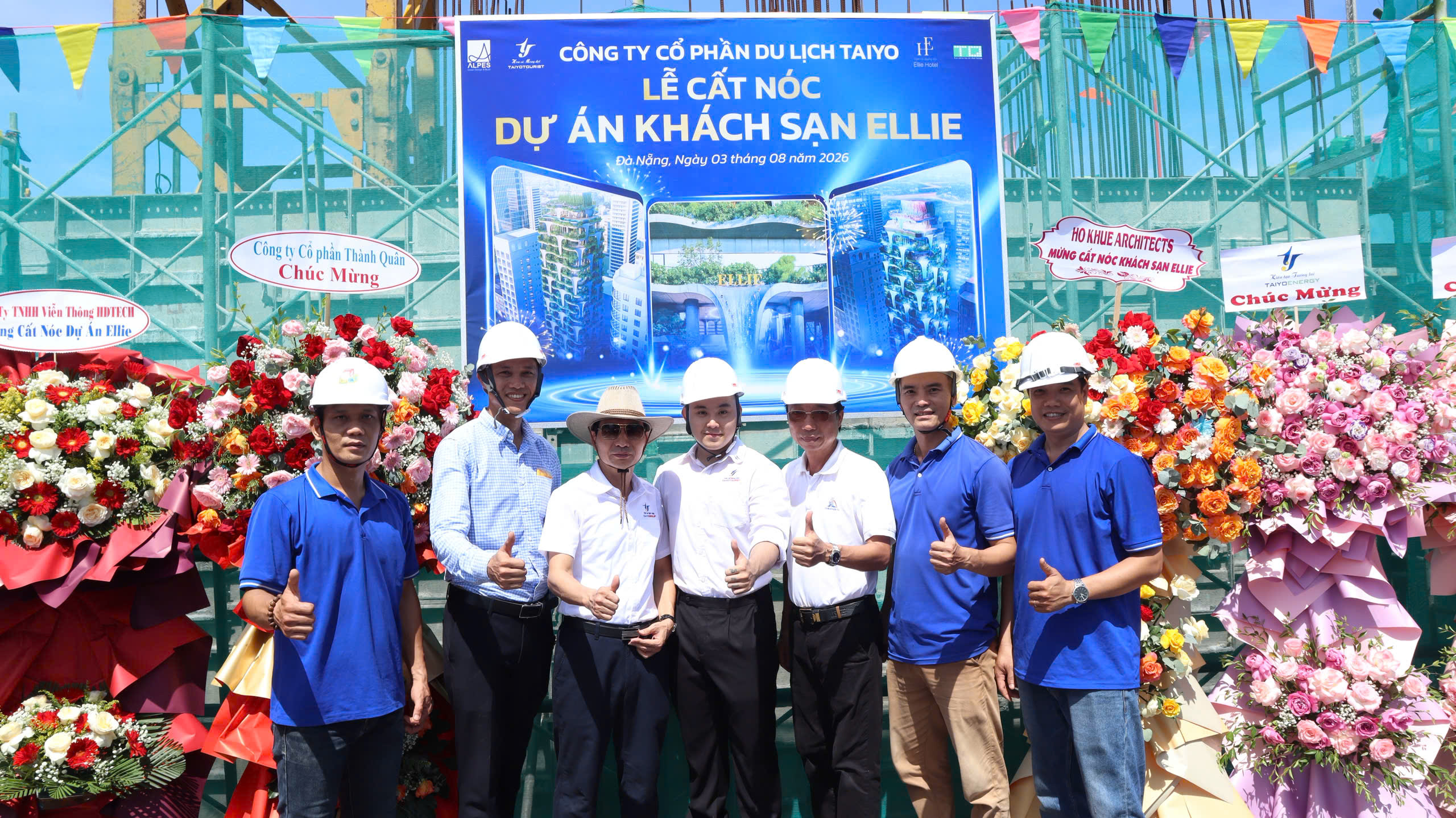 Lễ cất nóc Ellie Hotel