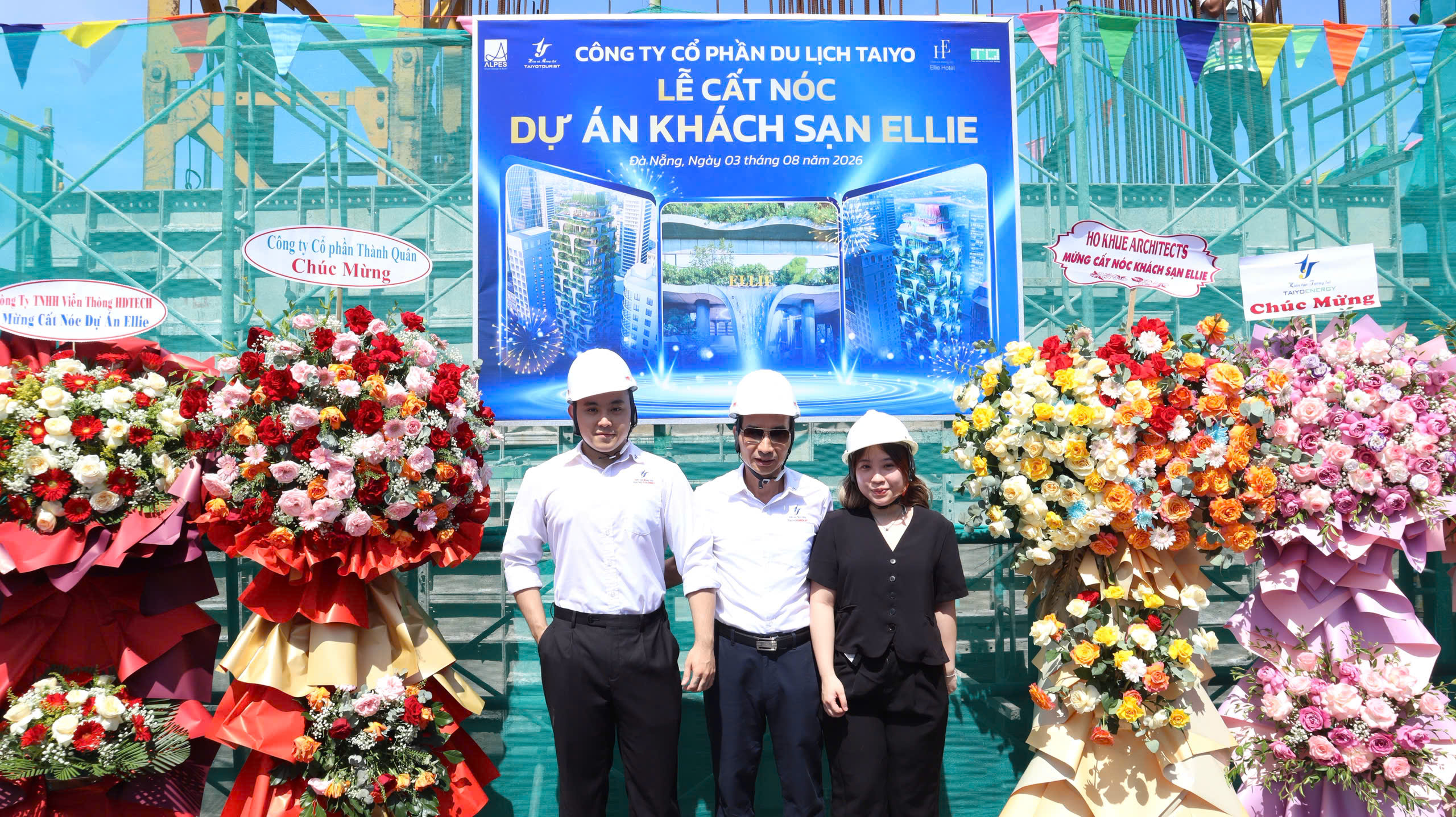 Lễ cất nóc Ellie Hotel
